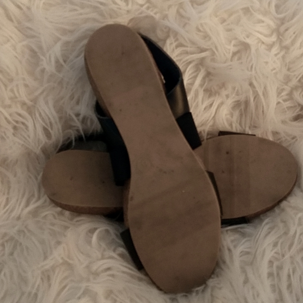 Sandals - Picture 2 of 3